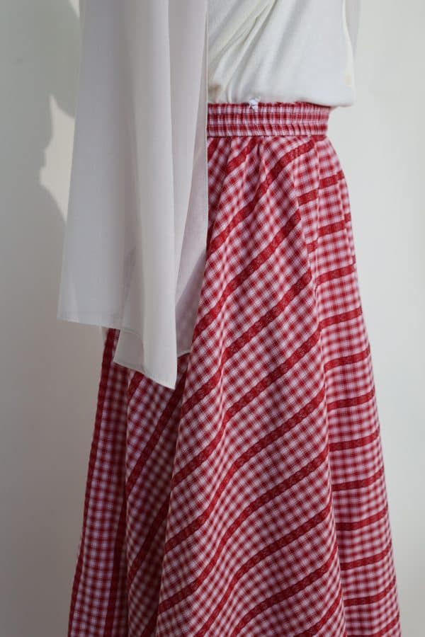 Red Lacey Skirt - Image 2